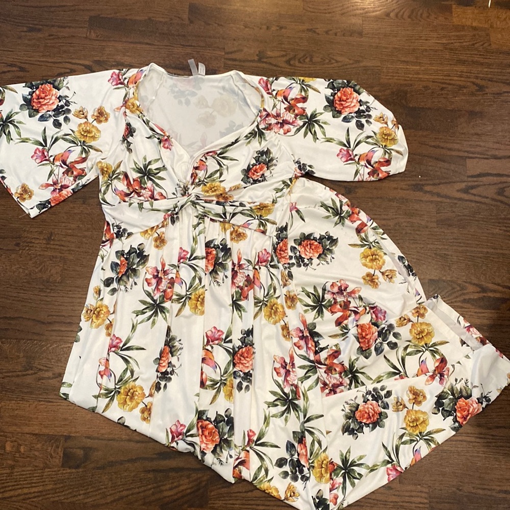 Beautiful maternity dress!